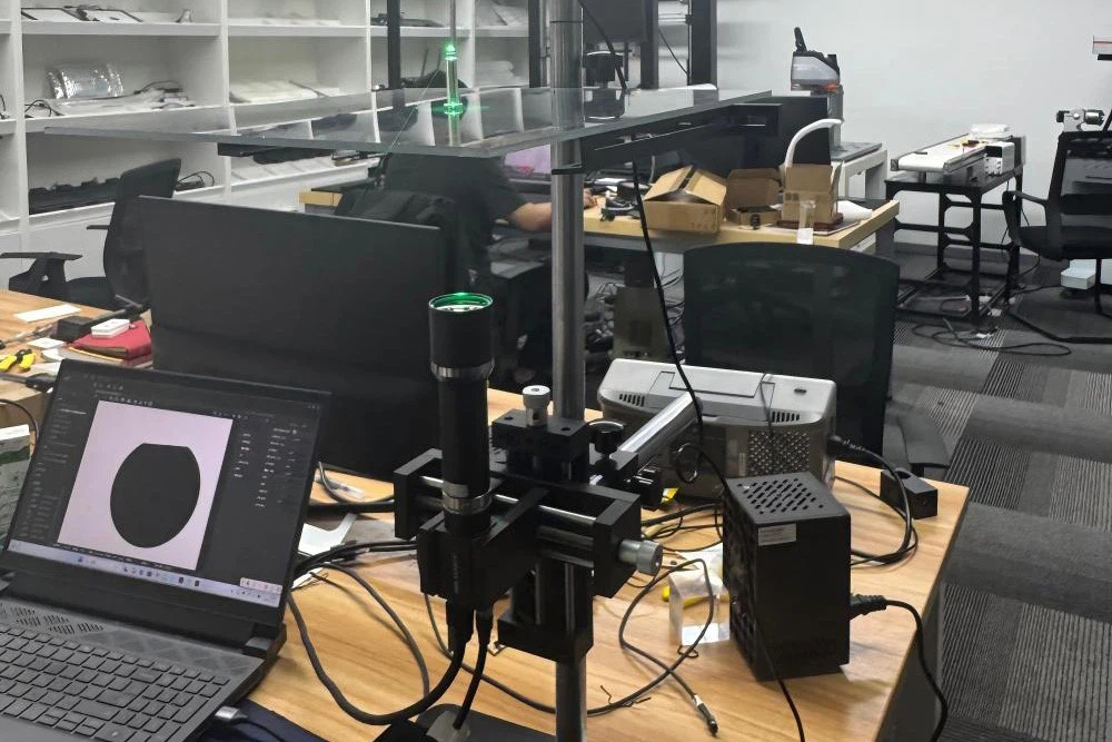 Teollisuuslinssi: tekniset perusteet, sovellukset ja nykyaikaiset haasteet